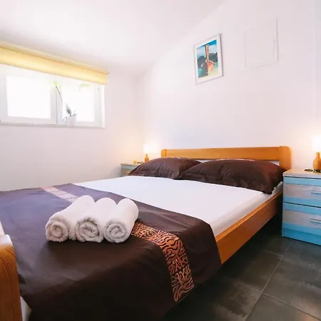 Brigita Πανσιόν 3*