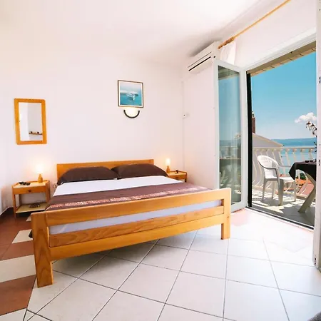 Brigita Πανσιόν 3*