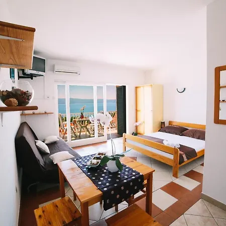 Πανσιόν Brigita 3*