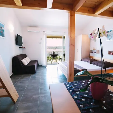 Brigita Πανσιόν Omiš